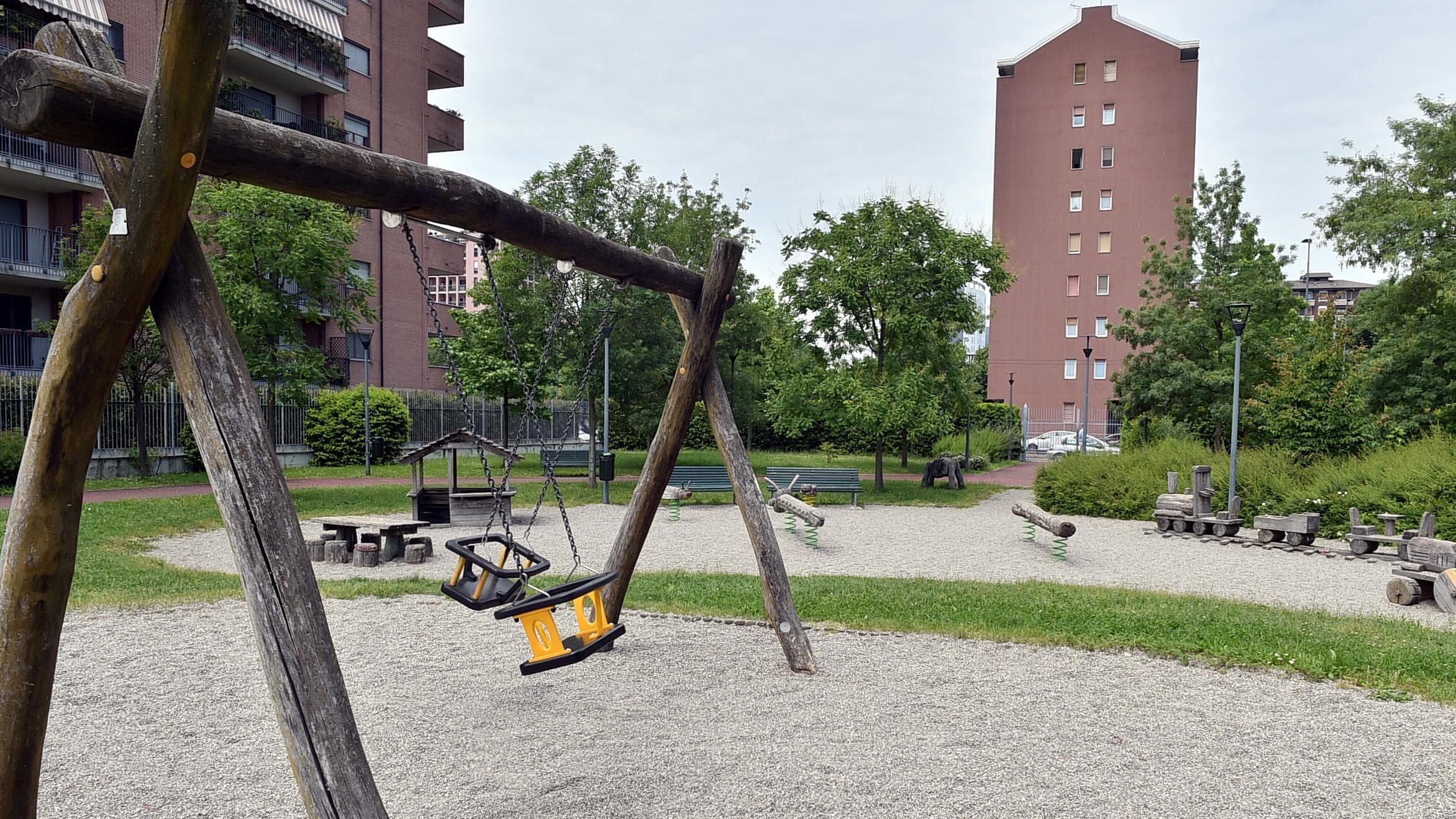 Gang di ragazzini al parco prende a sassate una disabile