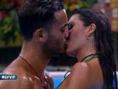 Pierpaolo Petrelli ci prova con Elisabetta Gregoraci: baci e carezze davanti a tutti
