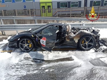 Mestre, la Ferrari 296 GTS esplode e prende fuoco: le immagini choc 4