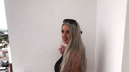 Milionaria 23enne cerca l'amore in rete e gli offre 60mila sterline