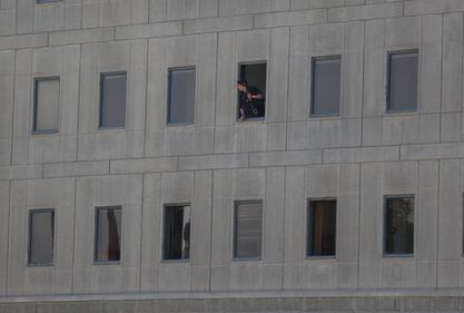 Teheran sotto attacco: terroristi asserragliati in parlamento 8