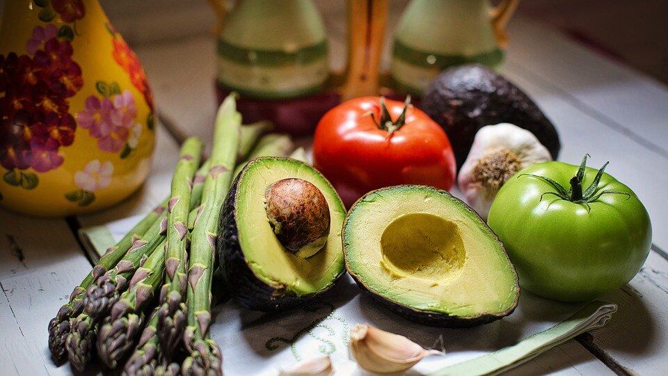 Perché fa bene mangiare l'avocado