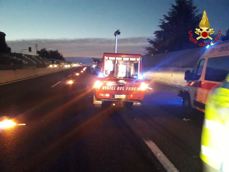 Milano, soccorsi sulla A8 per incidente stradale 2