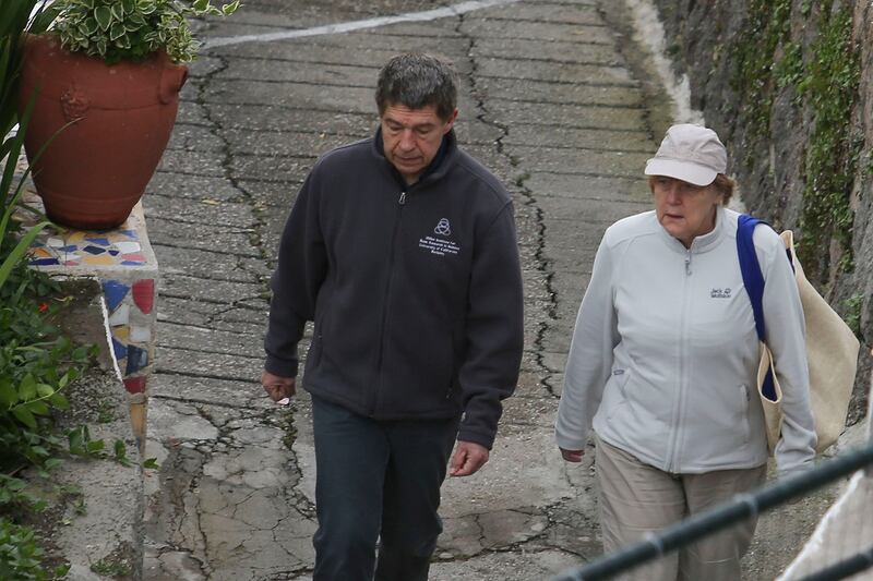 La Merkel a Ischia tra pilates e verdurine 4