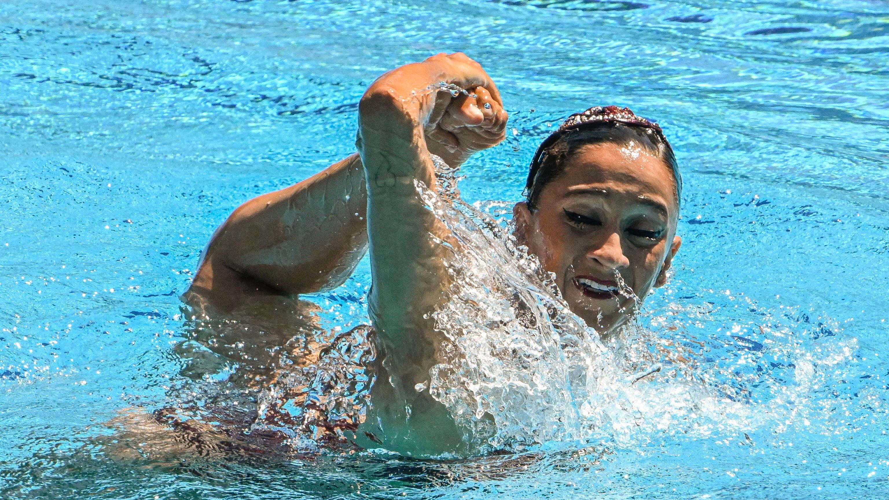 Sviene in acqua, salvata dall'allenatrice: paura ai Mondiali di nuoto