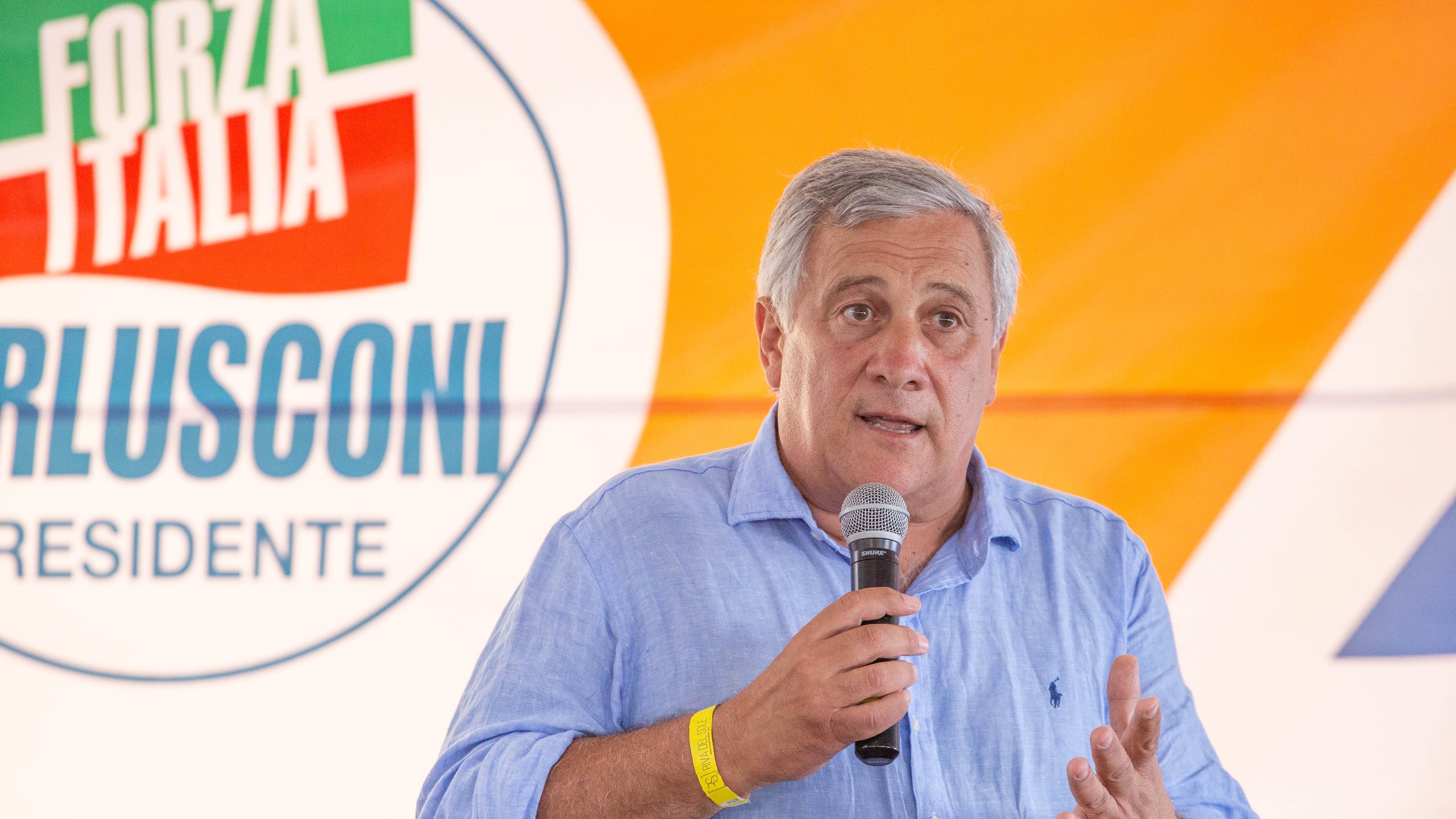 "Con il Cavaliere candidato Forza Italia batterà i gufi"