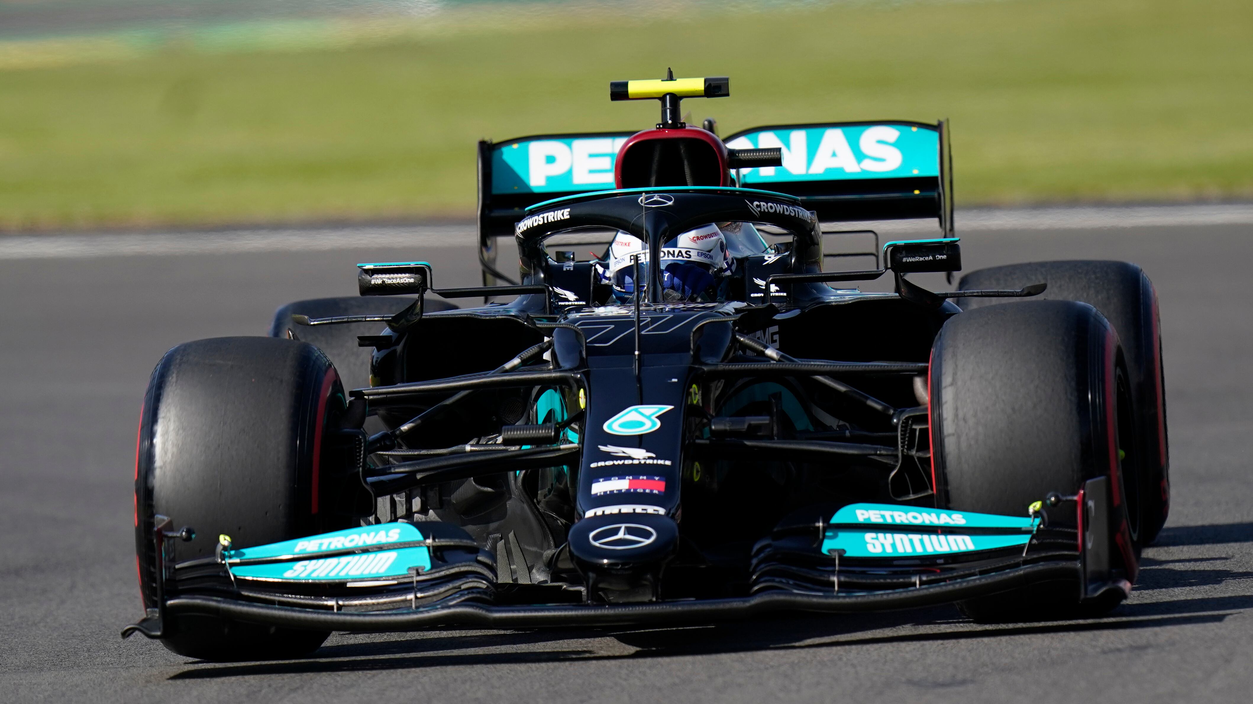 I giudici dicono no alla Mercedes. Bottas vola