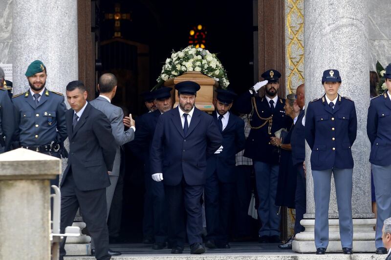Carabiniere ucciso a coltellate, mille persone per l'ultimo saluto 8