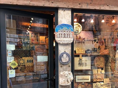 Venezia, giovane allontanato da un negozio: "Non vogliamo finocchi"