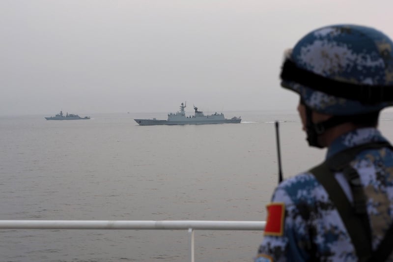 Gli stretti asiatici si infiammano: ecco le “rotte marittime di fuoco” dove passano 6.400 miliardi di dollari