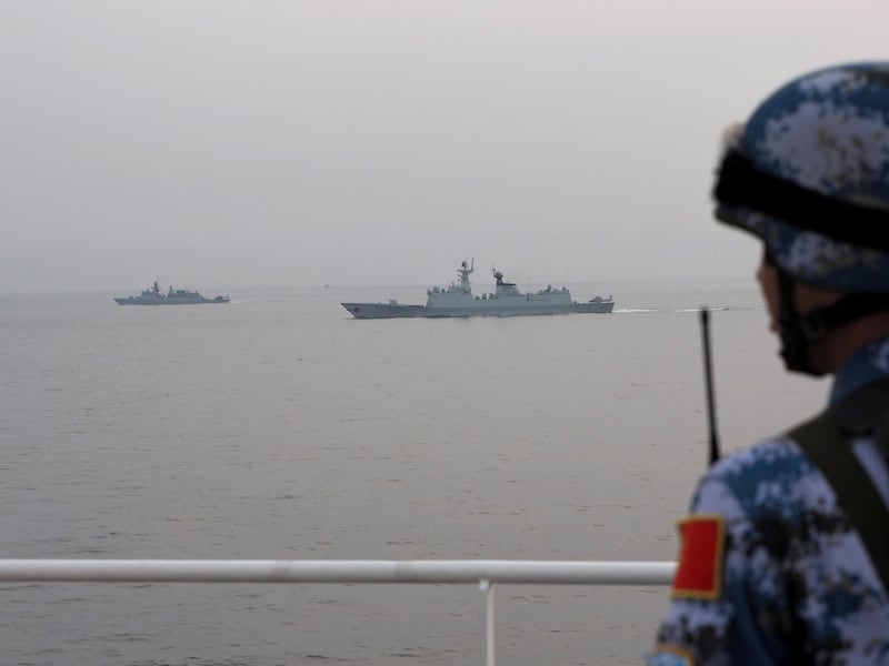 Gli stretti asiatici si infiammano: ecco le “rotte marittime di fuoco” dove passano 6.400 miliardi di dollari