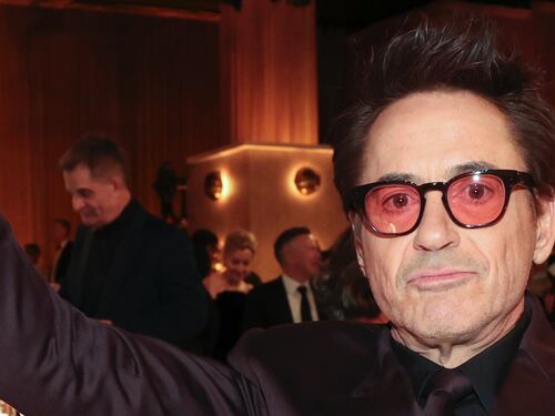 Golden Globe, spunta un dispositivo al polso di Robert Downey Jr: a cosa serve