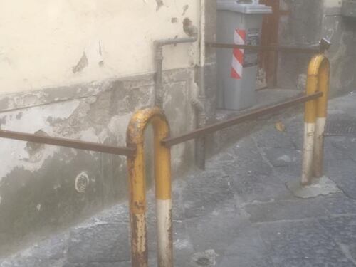 Occupano suolo pubblico illegalmente e lo affittano a terze persone