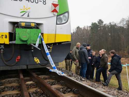 Polonia, bomba sui binari: "Sabotati da 007 stranieri"