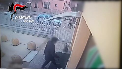 Stupro di locate, le immagini dell'aggressore 9