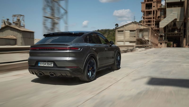 Porsche Cayenne Turbo E-Hybrid, guarda la gallery 18