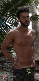 Isola dei Famosi: i costumi degli uomini 11