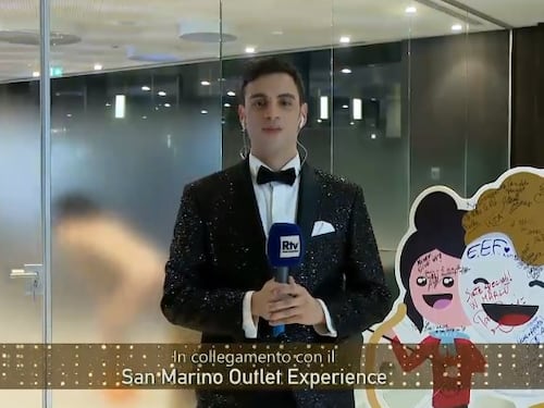 "Ma è nuda, si vede...". Gaffe hot in diretta tv a Una voce per San Marino
