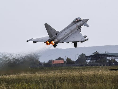 L’allarme, il decollo immediato e l’abbattimento: così i caccia italiani hanno intercettato il drone in Lituania