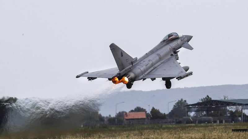 L’allarme, il decollo immediato e l’abbattimento: così i caccia italiani hanno intercettato il drone in Lituania