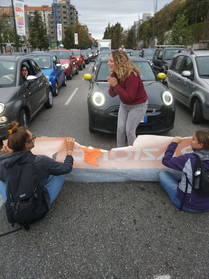 A4 Torino-Milano bloccata dagli attivisti di Ultima Generazione: le immagini della manifestazione 5