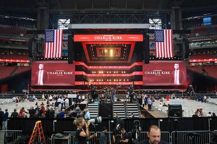 Il lungo addio a Charlie Kirk in Arizona 10