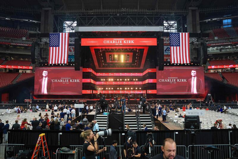 Il lungo addio a Charlie Kirk in Arizona 10