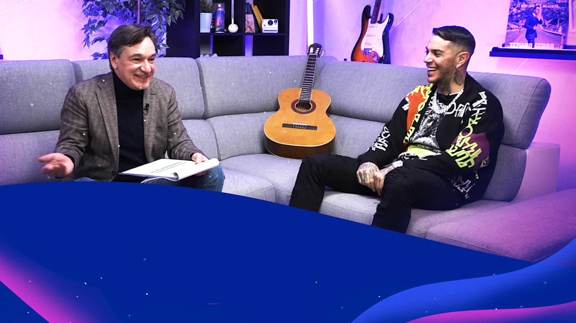 Fabio Caressa e Emis Killa commentano dal divano il Festival di Sanremo