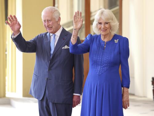 “Una casa per Camilla”. Perché Carlo III vuole sfrattare Andrea