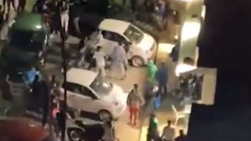 Scatta la rissa choc a Palermo: urla, pugni, calci e le coltellate