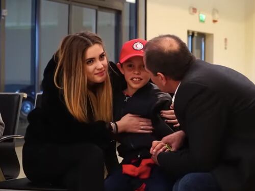 Il piccolo Alvin torna a casa: gioia e lacrime all'incontro con il padre