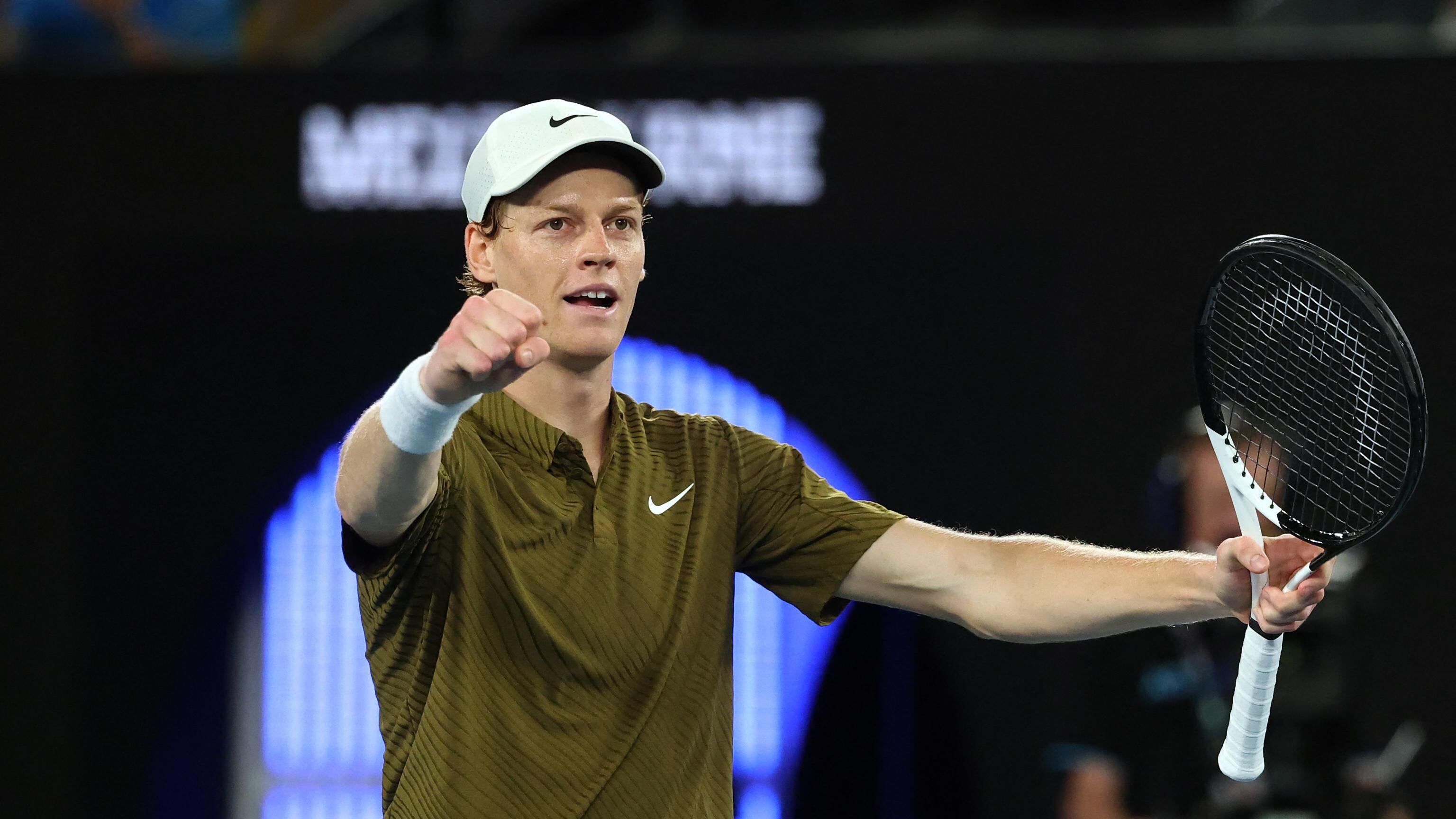 Sinner è straordinario: Shelton sconfitto in tre set, venerdì semifinale con Djokovic
