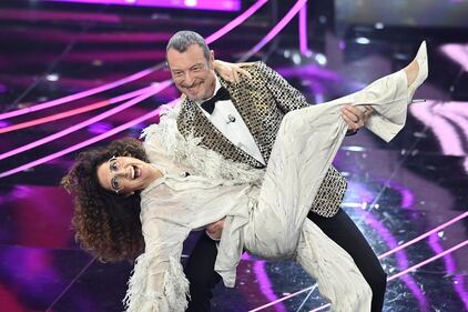Sanremo 2024: ecco il look della terza serata del Festival dI conduttore, co-conduttrice e ospiti 1