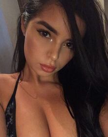 Demi Rose, scollatura esplosiva sui social 5