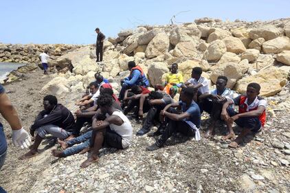 Naufragio in Libia: 100 dispersi. Tra le vittime bambini 5