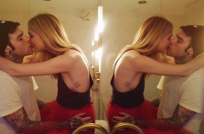 Chiara Ferragni hot, ragnatela sul seno 19