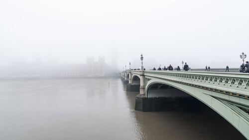 Londra avvolta dalla nebbia 7