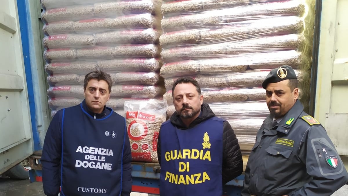 Maxi sequestro di pellet tunisino: era spacciato per made in Italy