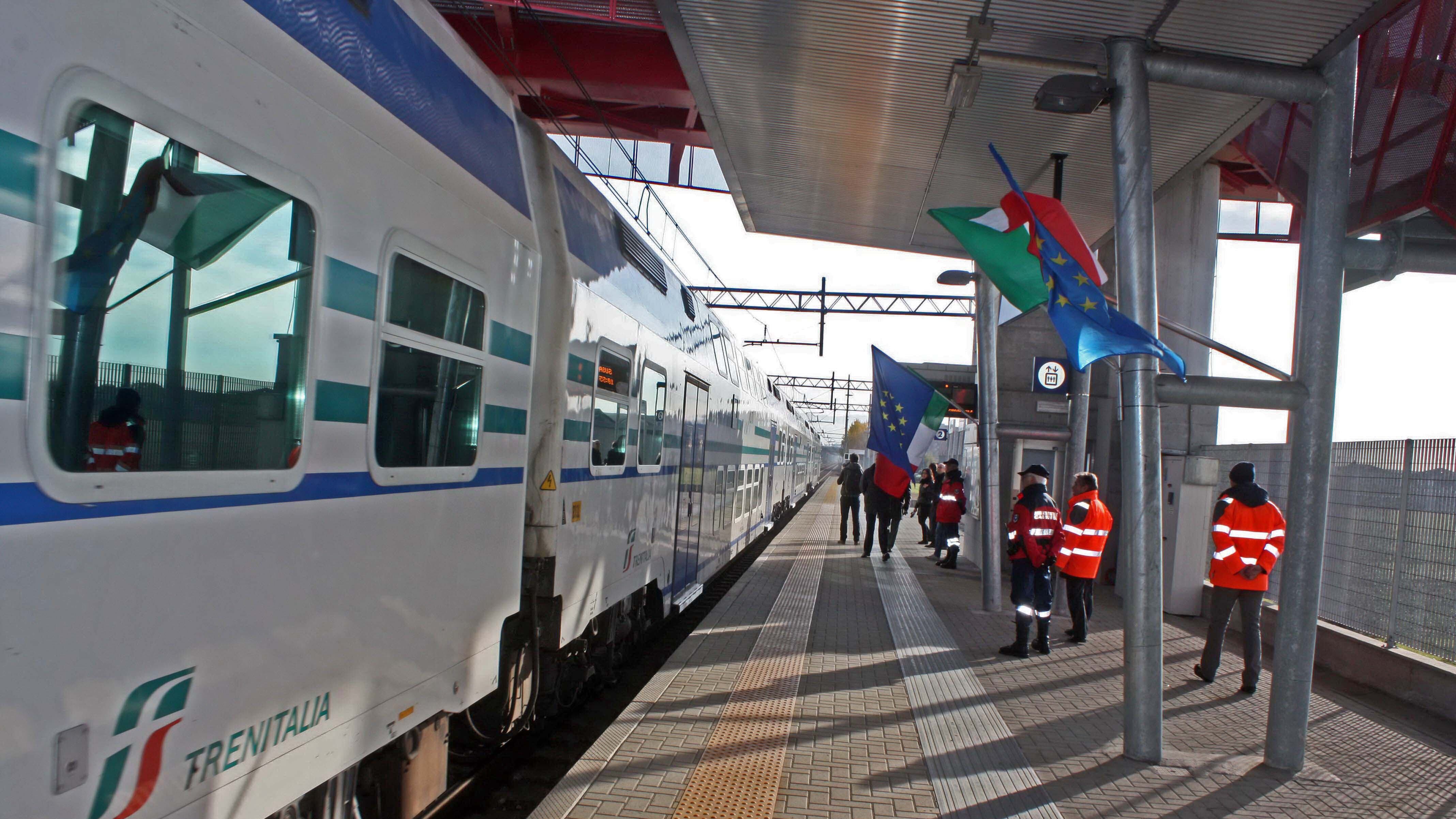Fa scendere un passeggero, capotreno aggredito a Napoli