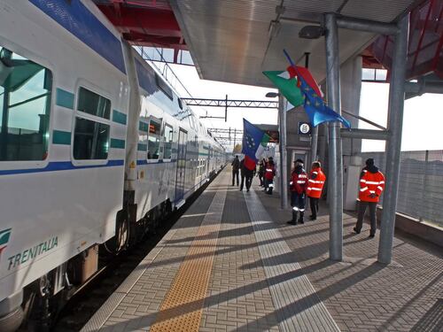 Fa scendere un passeggero, capotreno aggredito a Napoli
