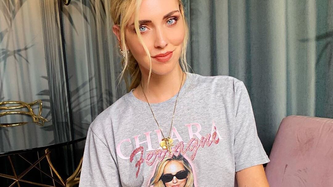 Gli hater contro Chiara Ferragni: "La maglietta serve per ricordarti come ti chiami?"