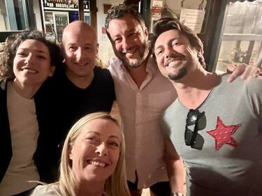 Meloni, Salvini e famiglie a cena in un'osteria toscana 3