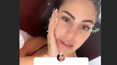 Giulia De Lellis con un brillante all'anulare sinistro: regalo di Andrea Damante?