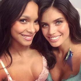Tre modelle di Victoria's Secret in pose hot, foto 8