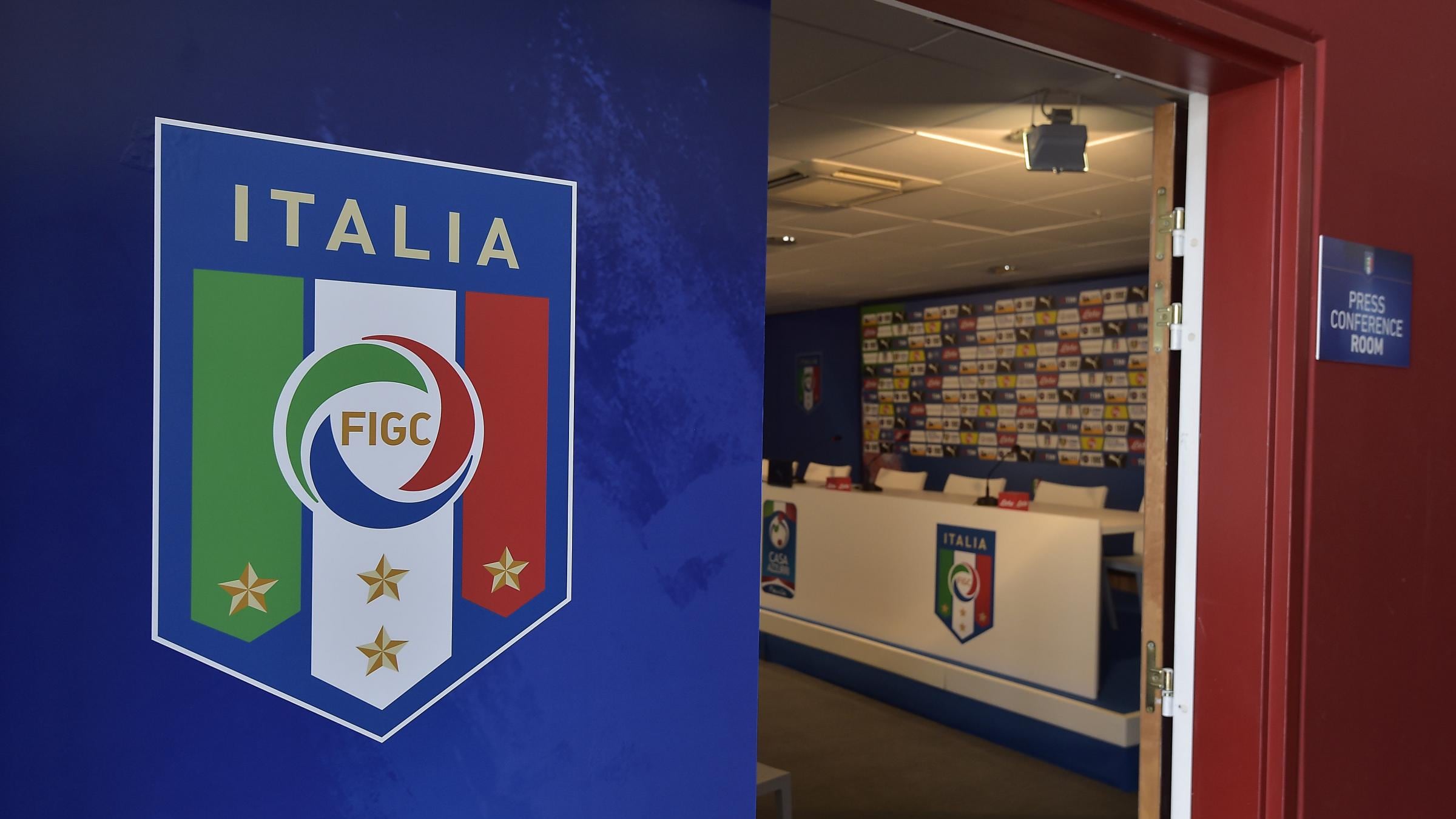 Evasione fiscale degli arbitri, la Procura Figc apre un'inchiesta: cosa rischiano i fischietti italiani