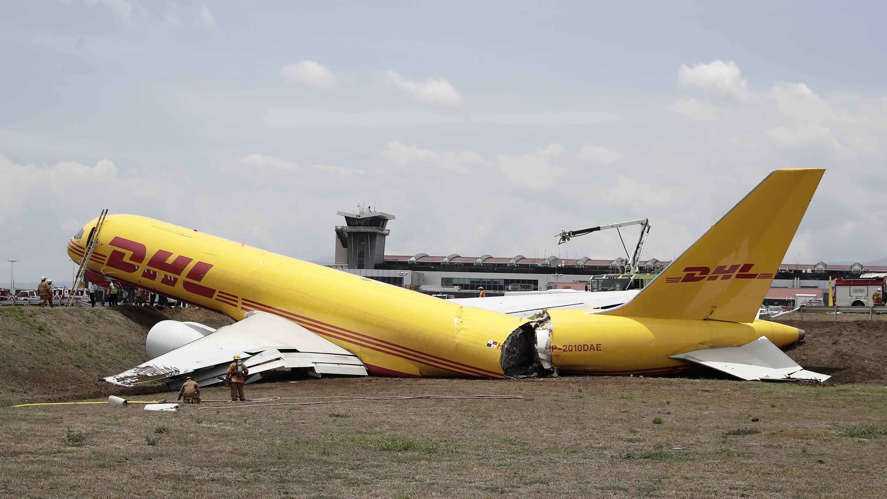 L'atterraggio e il fuoripista: così l'aereo si è spezzato in due