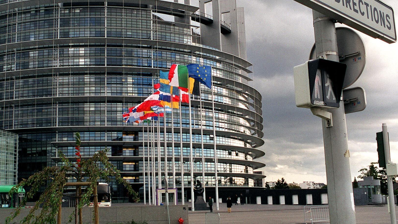 Gli sprechi dell'Europa. Ecco quanto ci costano