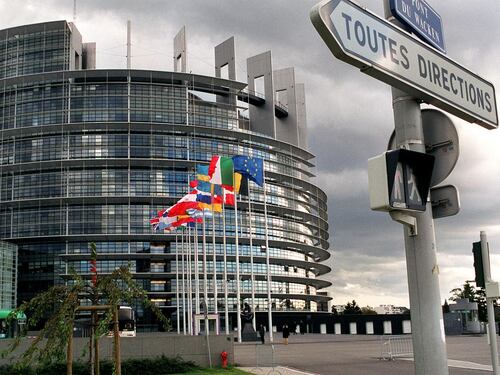 Gli sprechi dell'Europa. Ecco quanto ci costano