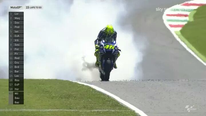 Vale, Mugello in fumo Nibali appiedato al Giro