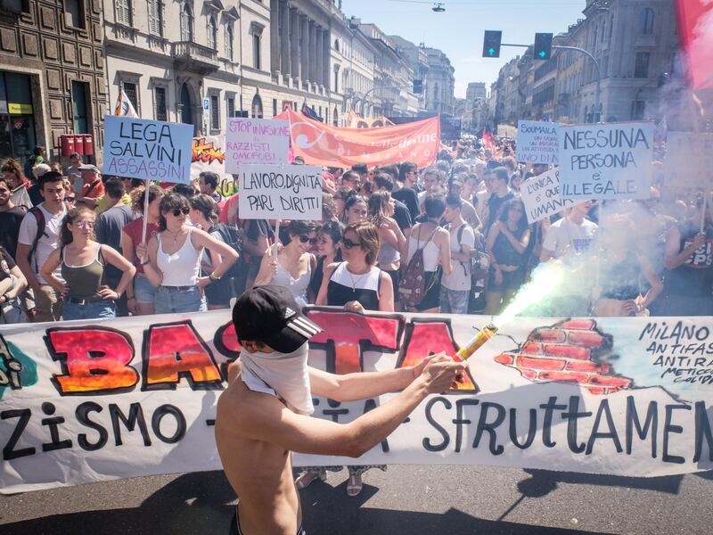 Stranieri e sinistra in corteo contro Salvini 2